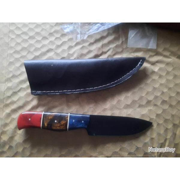 Couteau de Chasse Skinner Lame Acier Carbone 1055 Black Manche Rsine Etui Cuir Artisanale