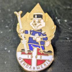 B pins pin's insigne militaire gendarmerie nationale JO Alberville 1992 marmotte ski   Tres bon etat