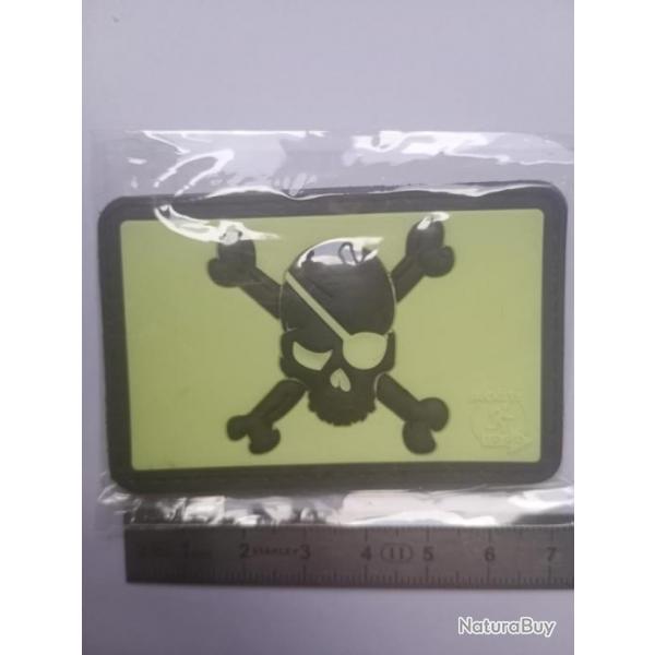 Patch pirate skull fond phosphorescent - JTG