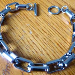 SUPERBE//MASSIF//GRAND BRACELET EN ACIER INOX ARGENTE A FERMOIR FACILE = 22cm