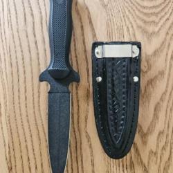 Couteau de botte camillus cp77