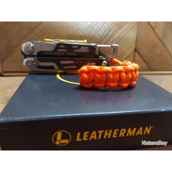 LEATHERMAN SIGNAL + paracord 550 SOL allume feu