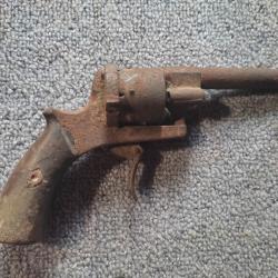 Epave revolver 7 mm système lefaucheux