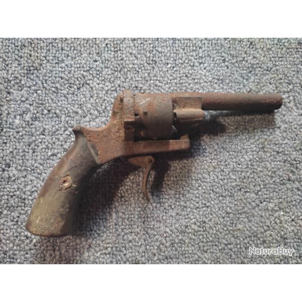 Epave revolver 7 mm systme lefaucheux