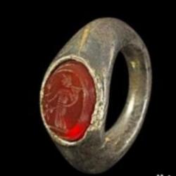 ROME ANTIQUE : large Bague en argent avec Cornaline (ll- Ill siècle AD)