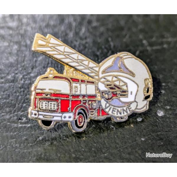 B pins Camion Sapeurs Pompiers Vienne Fire Truck FireFighter lapel pin casque badge caserne de Taill