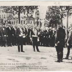 CPA MILITARIA  -  DÉFILÉ DE LA VICTOIRE - 1919 - RÉCEPTION DES MARÉCHAUX JOFFRE ET FOCH À PARIS