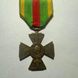 Médaille Croix Combattant Volontaire 1914-1918, très bon état.