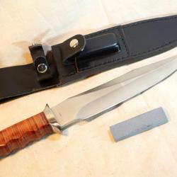 Couteau BOWIE CHASSE Böker MAGNUM 440A doté d'une pierre à affuter -ref  EBR24MAG001