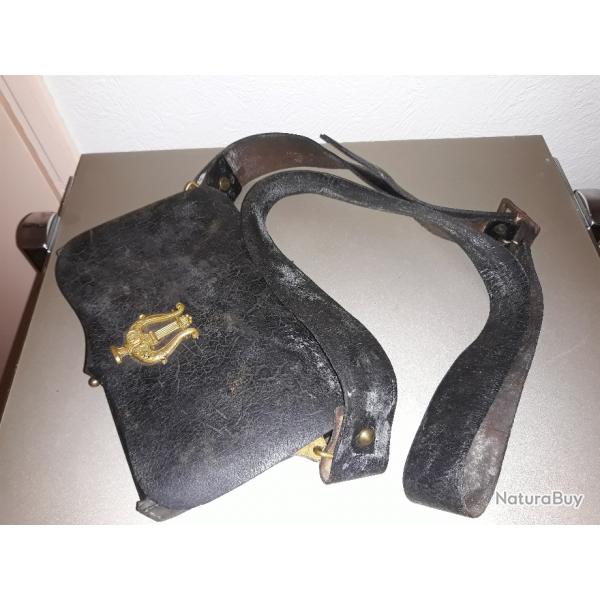 giberne ancienne de musicien XIX decor a la lyre bandouliere ensemble cuir noir