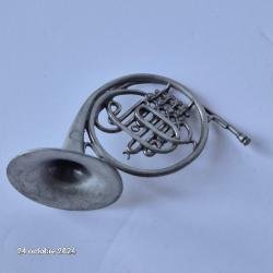 Cor à piston, petite figurine en étain, instrument de musique , cadeau réaliste