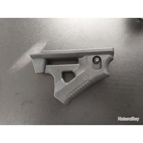 CQB ANGLED FOREGRIP