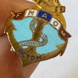 Pins militaire Anciens combattants Outre-Mer insigne FNAOM-ACTDM; rare.