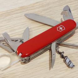 Victorinox couteau suisse Explorer Plus (Stylo) Rouge