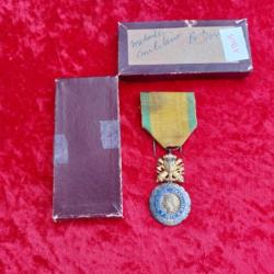 Médaille militaire en argent et émaux III° république WW2 avec sa boîte