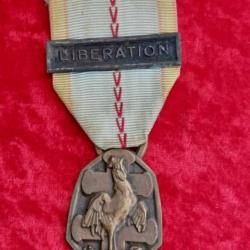 Médaille commémo de la guerre 39-45 agrafe "libération" 2