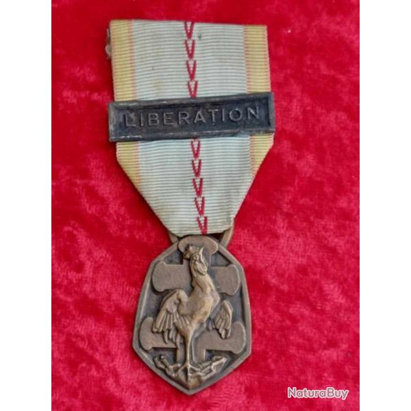 Mdaille commmo de la guerre 39-45 agrafe "libration" 2