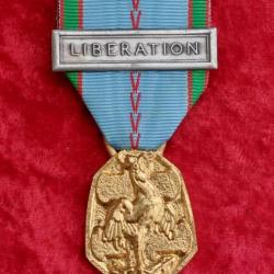 Médaille commémo de la guerre 39-45 agrafe "libération" 4