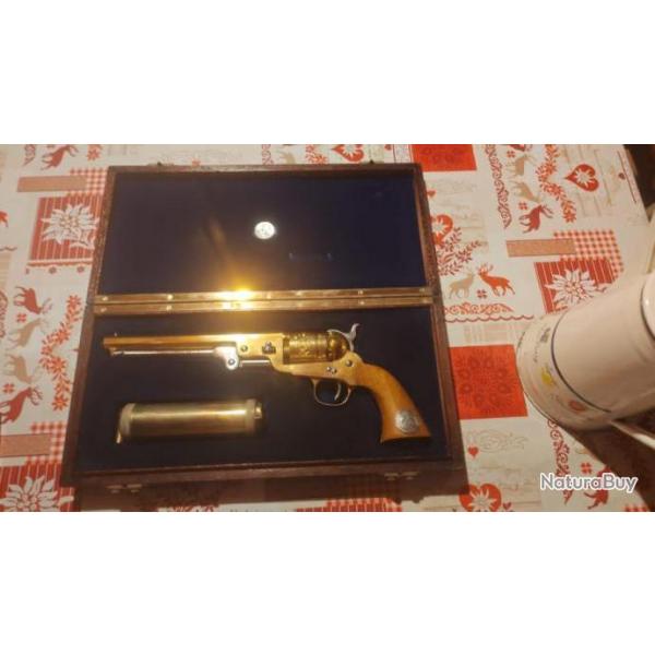 Revolver commemoratif rebel navy hartford plaqu or edition limite