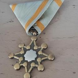 Très belle médaille japonaise Ordre du Trésor Sacré de 7ème classe. Superbe. Vermeil.