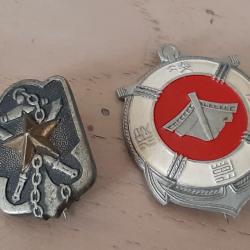 Deux insignes japonais de période la Seconde Guerre, vétérans combattants et Gardes côtes