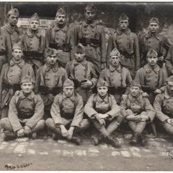 CARTE PHOTO MILITARIA   -  RÉGIMENT  -  SOLDATS