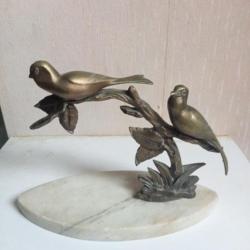 statuette oiseaux en régule sur support marbre hauteur 17 cm x 21 cm