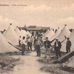 CPA Guerre camp de sissonne Allée de cuisines