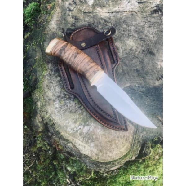 couteau de chasse artisanal / ronce de noyer / cusson sanglier