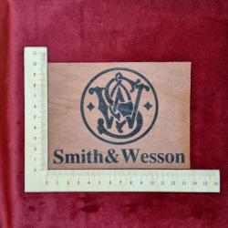 Etiquette en cuir logo "Smith & Wesson" pour coffret