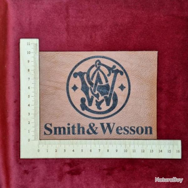 Etiquette en cuir logo "Smith & Wesson" pour coffret