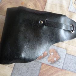 etui ancien en cuir noire pour arme de poing