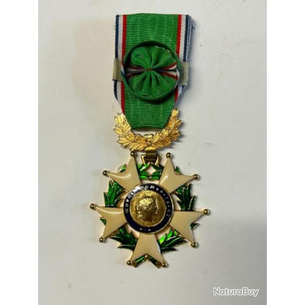 Mdaille d'officier de l'oeuvre humanitaire