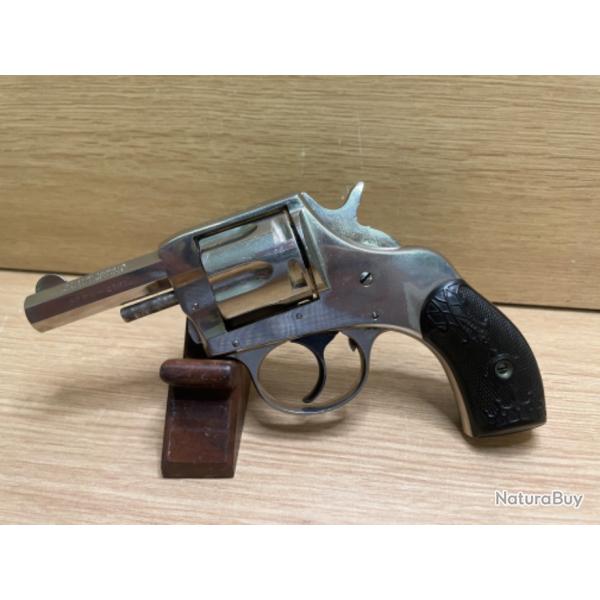 Revolver de marque H&R Cal. 32 S&W  1 sans prix de rserve ! -