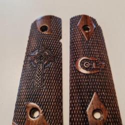 PAIRE DE PLAQUETTES BOIS POUR COLT 45,MODELE "COLT/CROSS"