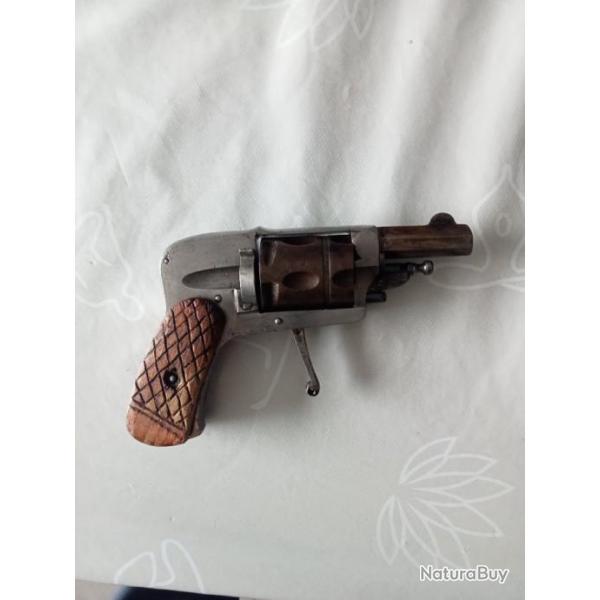 Revolver bulldog bossu belge calibre 8mm92