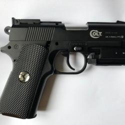 Colt Defender 4.5 + Visée laser.