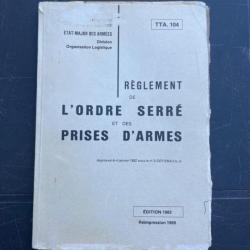 Livre pour Connaître Ordre serré militaire.