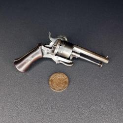 Minuscule revolver à broche LIEGEOIS calibre 5.5 à Broche de collection