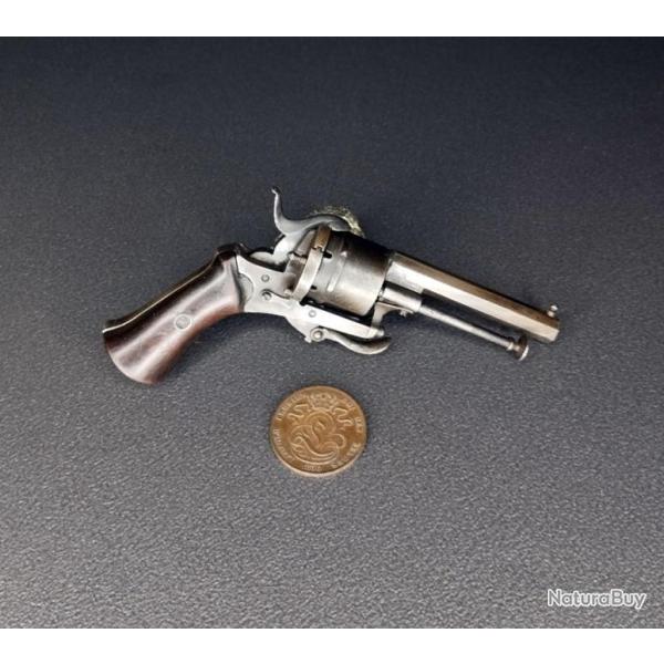 Minuscule revolver  broche LIEGEOIS calibre 5.5  Broche de collection