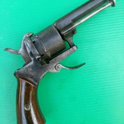 REVOLVER  POINCON BELGE  8MM  A  BROCHE  .  PARFAIT  FONCTIONNEMENT MECANIQUE  . COMPLET