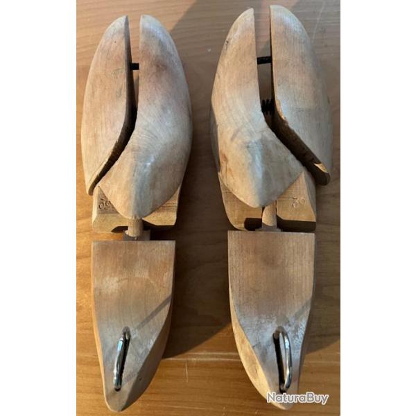 Embauchoirs chaussures bois anciens