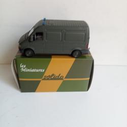 solido renault master Ambulance neuf avec accessoires  1/50 1999
