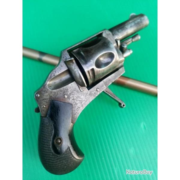 PARFAIT ETAT DE FONCTIONNEMENT  REVOLVER  BELGE CAL 320  . CANON  RAYE  .  SURETE  ARRIERE .