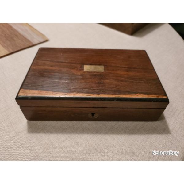 Belle petite bote en bois (placage palissandre) pour ralisation de coffret de prsentation d'arme