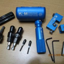 Tourneur de collet micro ajustable K&M + divers outils et accessoires