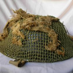 WW2 CANADA CASQUE MILITAIRE NON UTILISÉ PERSONNALISÉ ET DATÉ 1943 AVEC SON FILET DE CAMOUFLAGE RARE