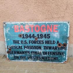 PLAQUE MÉTAL VINTAGE "BASTOGNE"MODÈLE 1