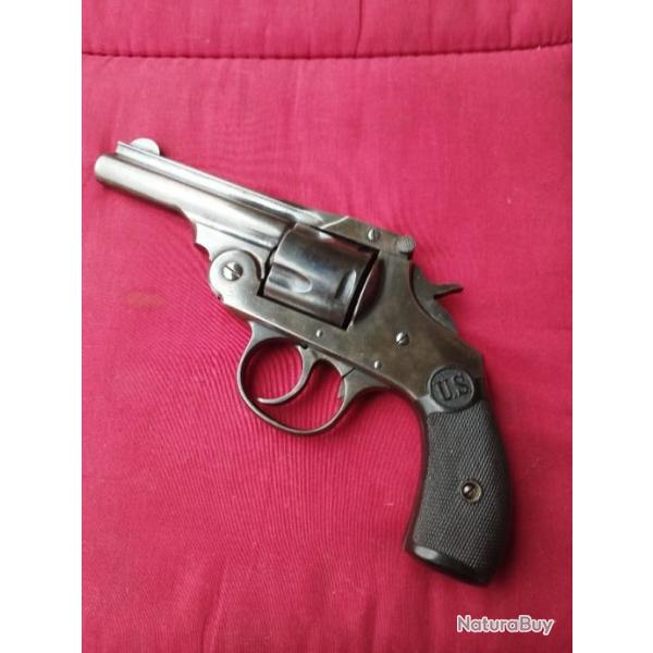 US Revolver co " cal 38 Sw . Revolver a brisure .5 coups. S et double Action. Barillet a paulement.