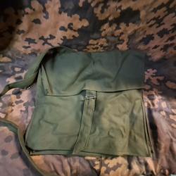 musette armée espagnole fin époque franquiste vert foncé ( sac sacoche )